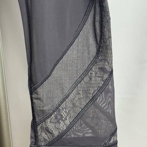 Lululemon Wunder Under Crop 21” Lace Moonwalk Grey High Rise Size 6 - Picture 2 of 6